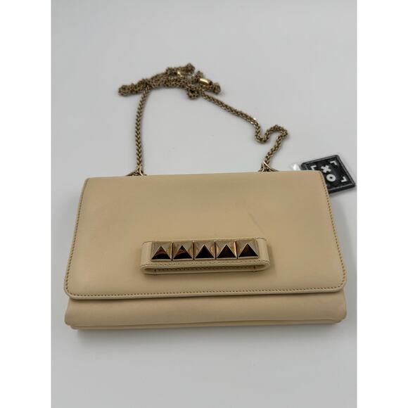Valentino Garavani Rockstud Flap Shoulder Bag in Nude Leather with Gold - Picture 1 of 8